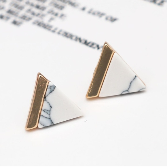 Triangle marble stud earrings - Picture 2 of 3